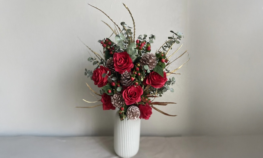 Image 2: Get a Choice of Letterbox Flowers for Christmas from Box and Blume