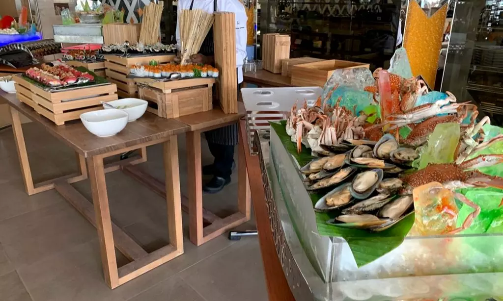 5* Saturday Brunch w/Optional Pool Access: Child AED 75, Adult AED 149