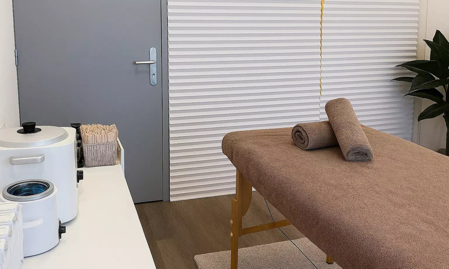 Professioneel waxen met hard en soft wax voor een gladde huid