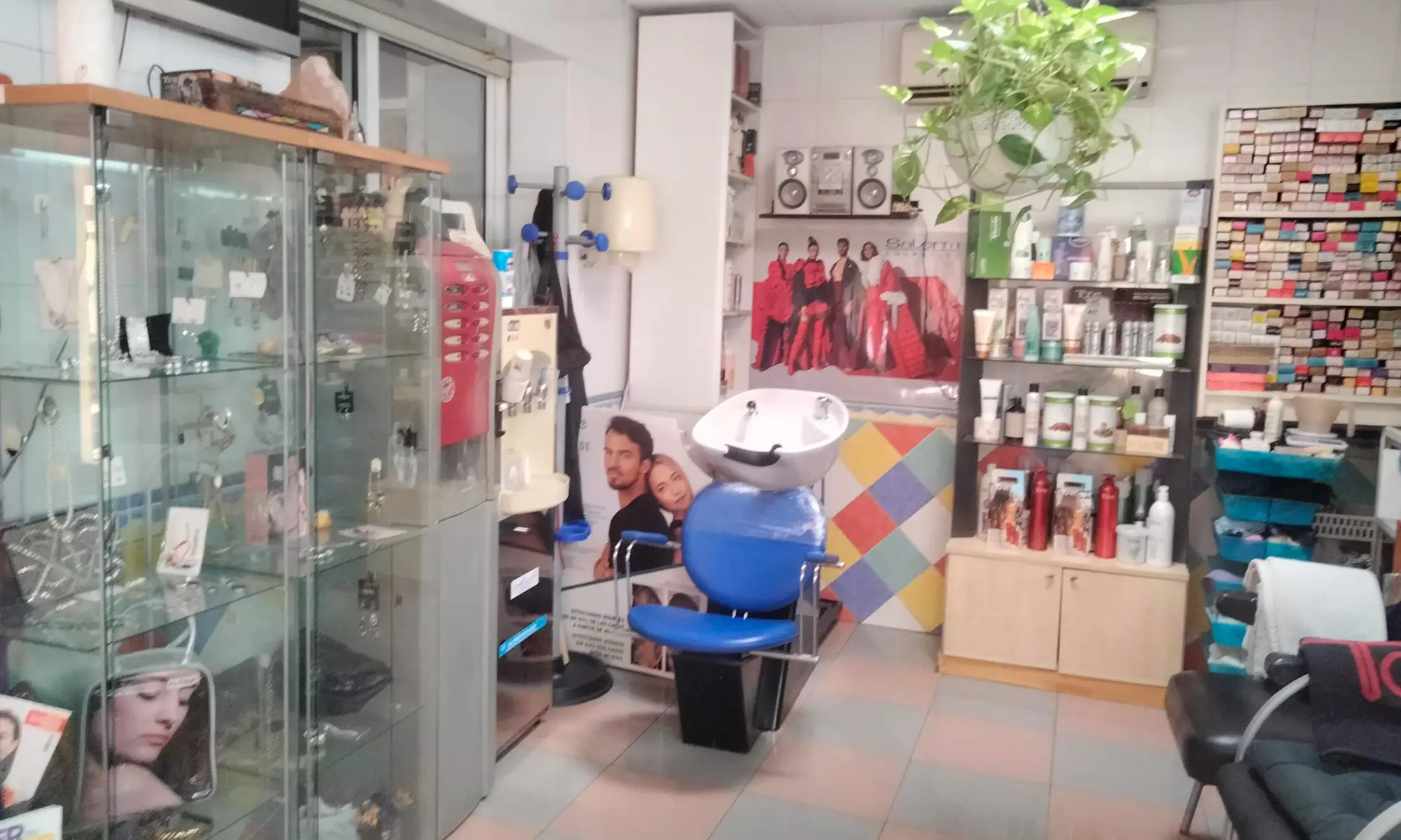 Peluquería con lavado, corte y secado, con opción a tinte y mechas