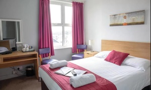 Newquay: Double Room with Breakfast