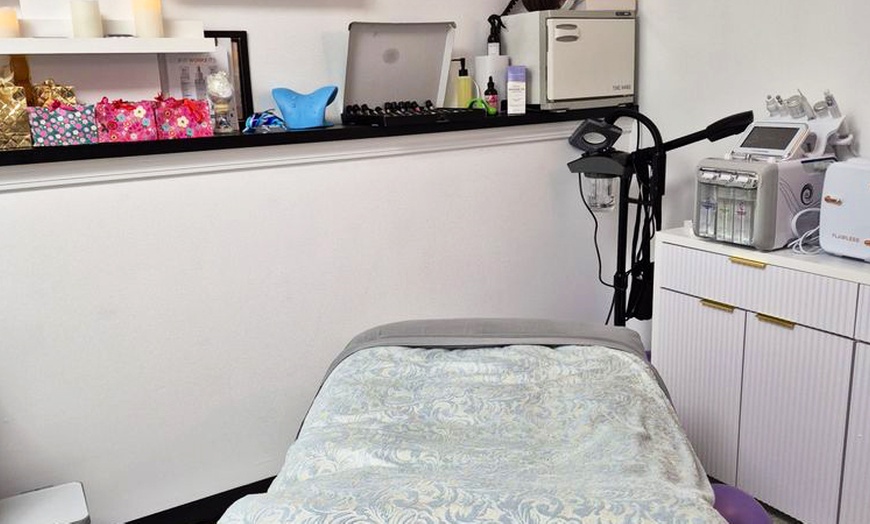 Image 5: 90-Minute 1, 3, or 5 Dubai Signature Luxury Chemical Peel Facials