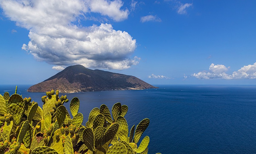 Image 1: Isole Eolie: 7 notti in mono/bilocale fino a 4 persone