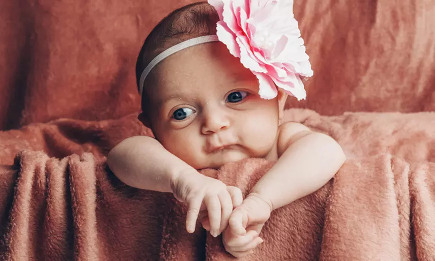 90 Min. Newborn Fotoshooting inkl. 2-5 Bildern + Geschenk