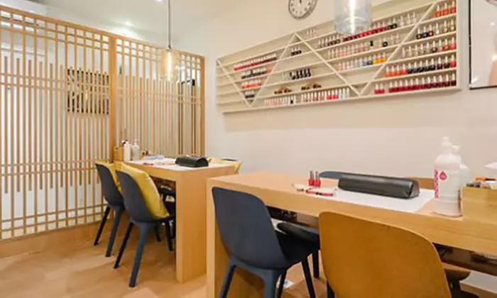 Beauté des pieds SPA avec vernis semi permanent