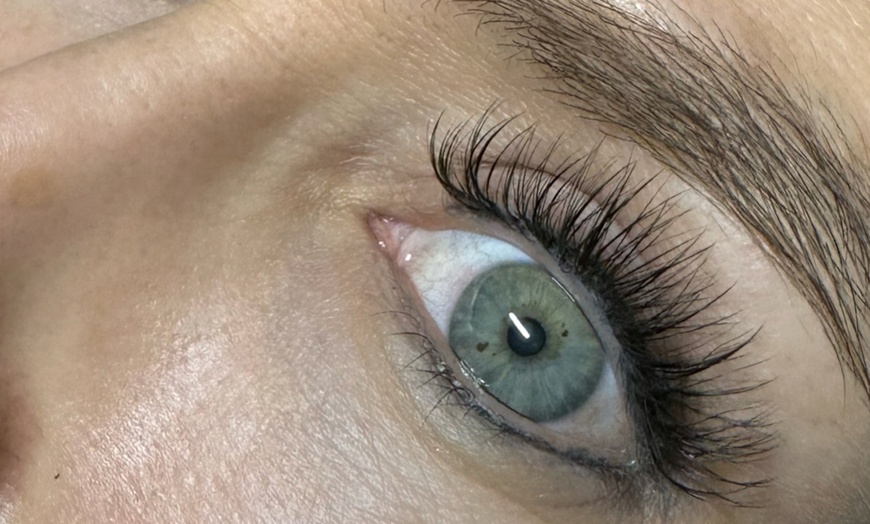 Image 3: Extensions de cils volume naturel ou glamour avec MAQUI PERMS SABRINA