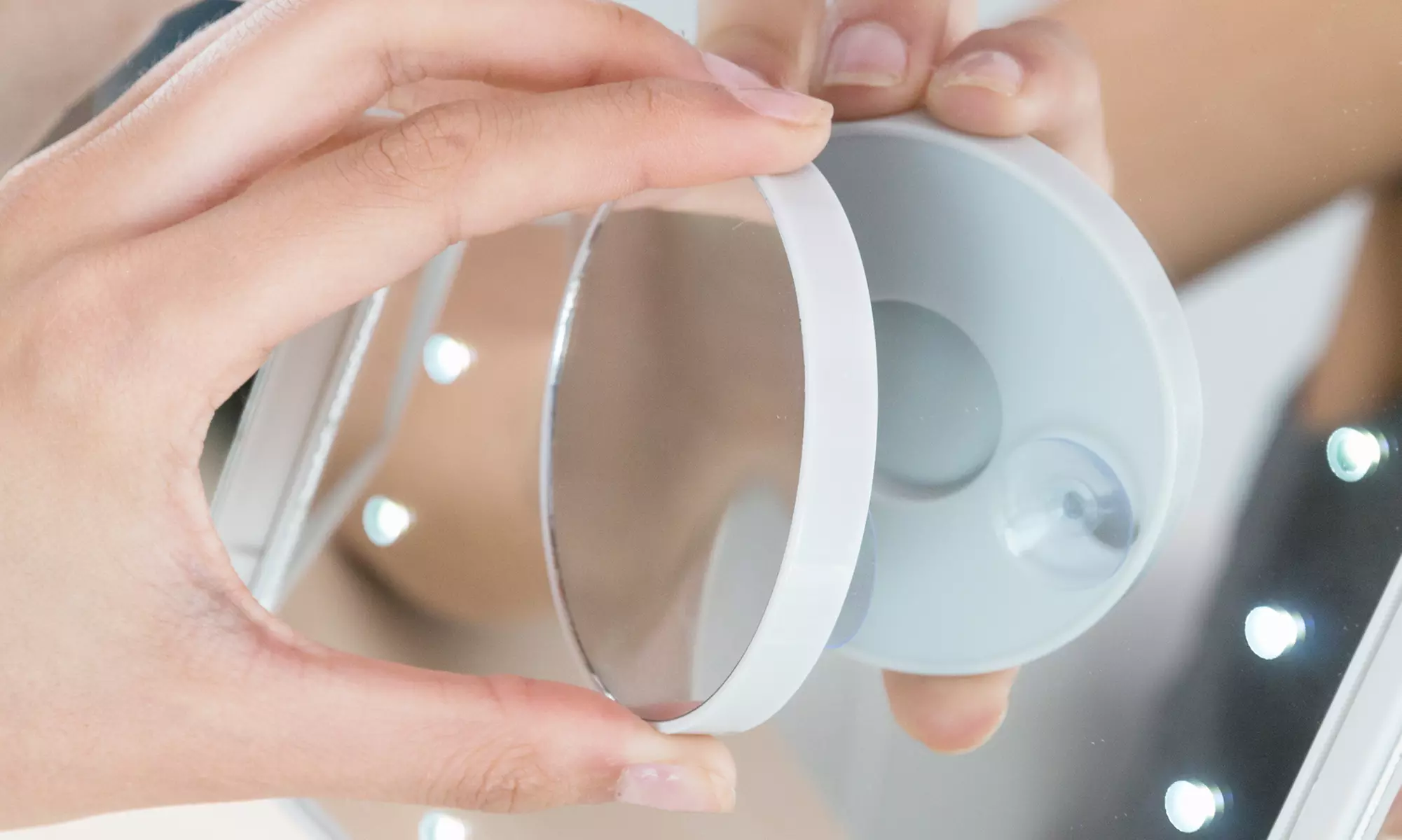 InnovaGoods LED Vergrößerungsspielgel oder klappbarer LED-Spiegel