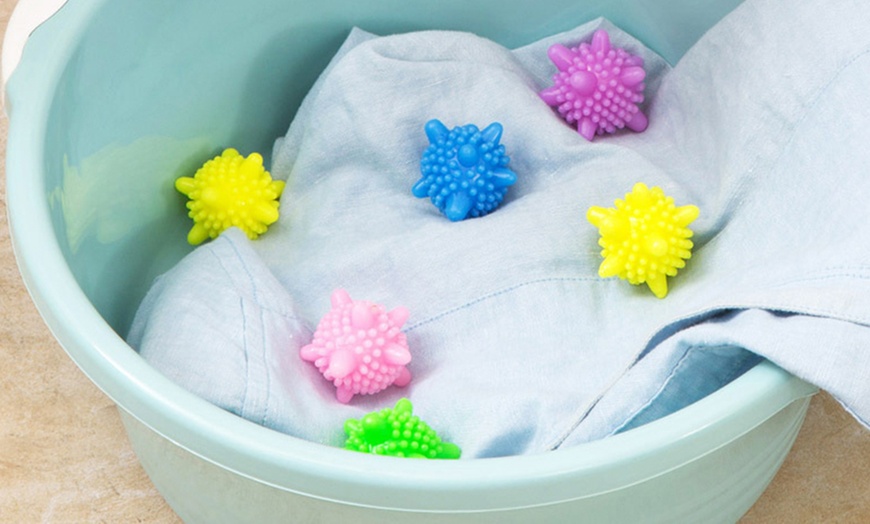 Image 4: 10 or 20 Colourful Laundry Balls