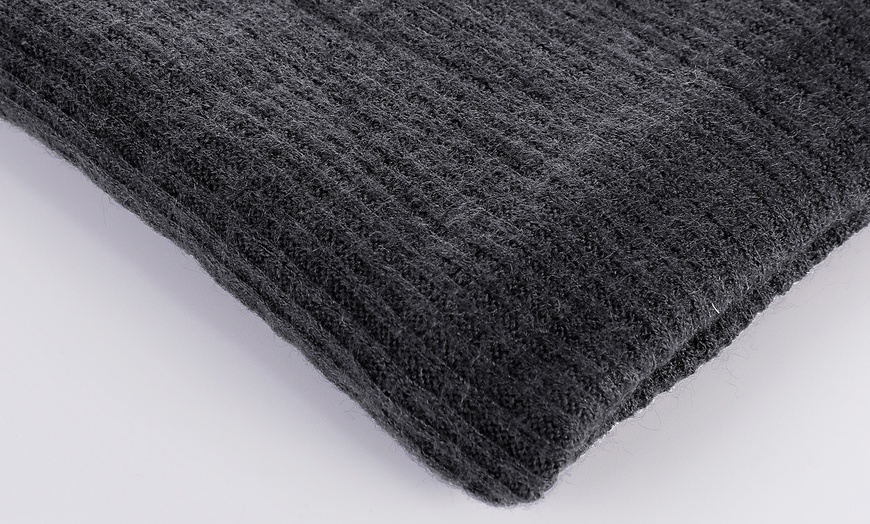 Image 16: Bufanda tipo braga con tejido suave y acanalado e interior afelpado