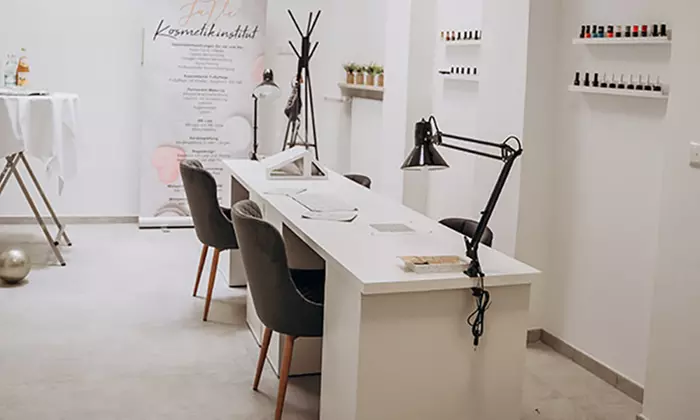 50 Min. Maniküre inkl. Lack / 60 Min. Kosmetische Fußpflege inkl. Lack