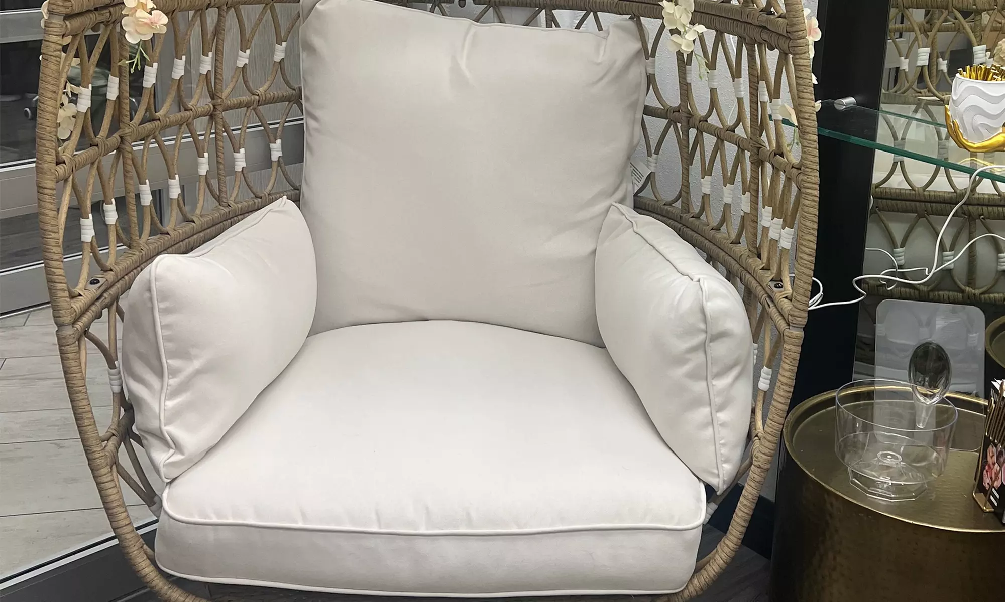 Up to 38% Off on Eyelash Extensions at Hands of Gold Studio - Second Medium