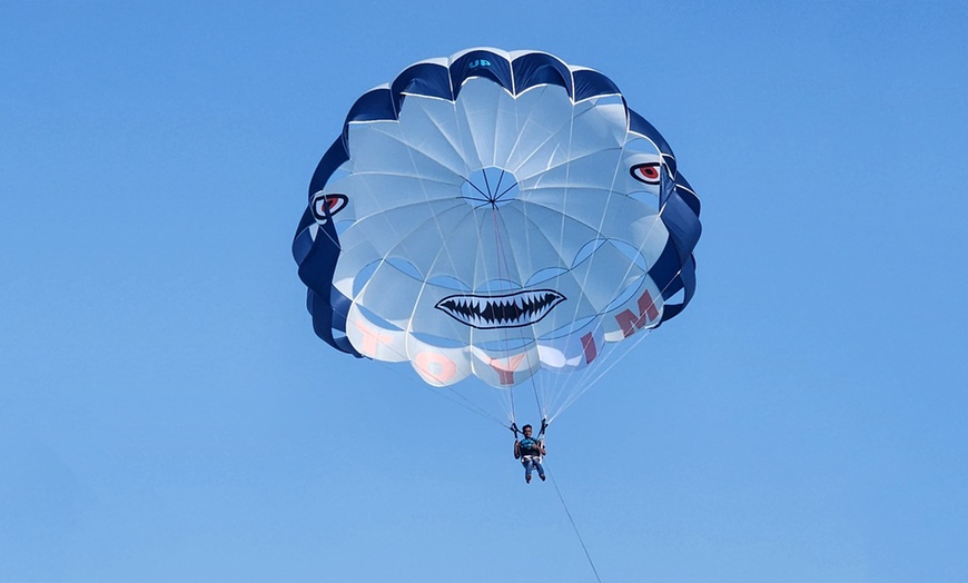 Image 2: Parasailing in the Middle of the Sea at 500ft for One or Two