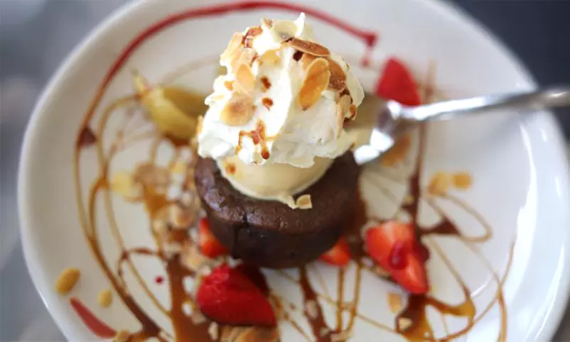 Aigues-Vives (Gard) : chambre double avec PDJ, menu en option