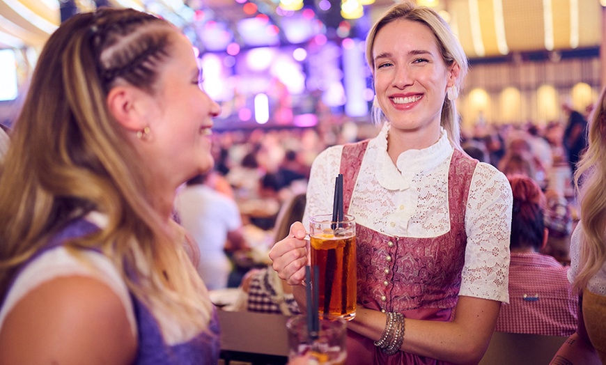 Image 4: Stuttgarter Frühlingsfest mit 1/2 Göckele & Maß für 10 Personen