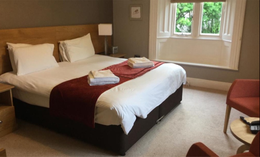 Image 3: Gloucestershire: Double Room with Breakfast and Late Check-Out
