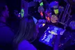 Taller de pintura de un cuadro fluorescente con vino ilimitado o bebidas para 1 o 2 personas; ahorra hasta 27% - Second Medium