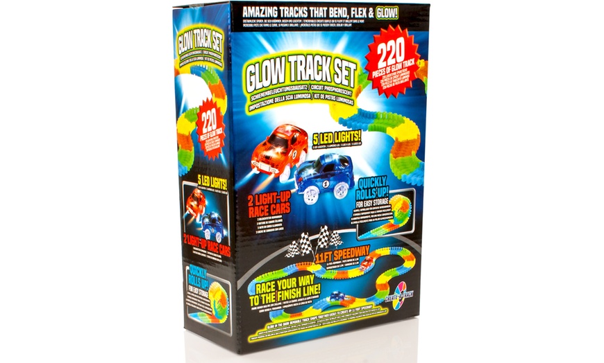 Image 6: 220-Piece Glow Track Construction Set