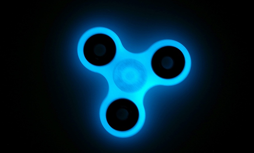 Image 6: Glow in the dark Spinners