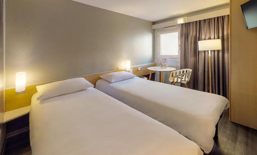 Image 7: Thonon-les-Bains : chambre double avec petit-déjeuner en option