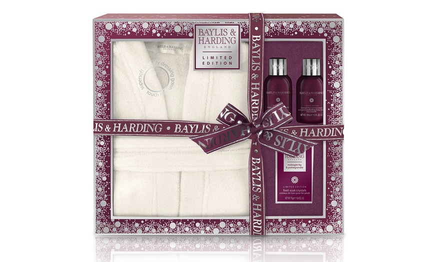 Image 2: Baylis & Harding Gown Set