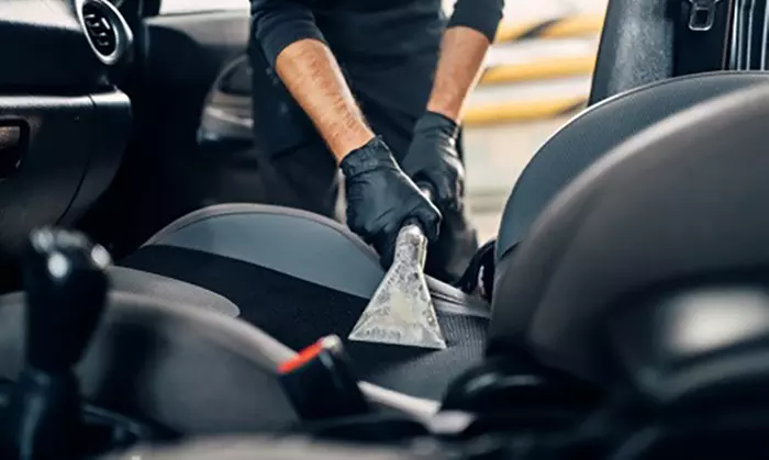 Deja tu coche impoluto por fuera y dentro: limpieza a elegir para 1