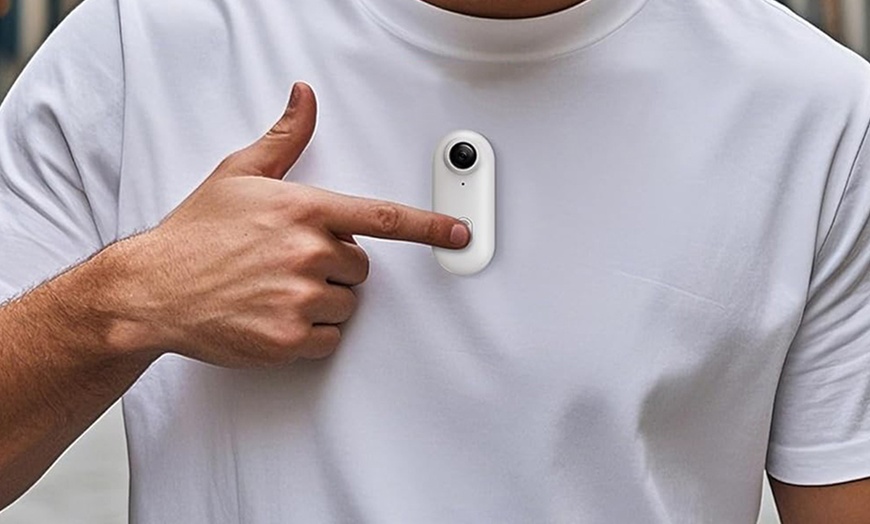 Image 8: 4K Thumb Action Camera with Rotating Spring Clip