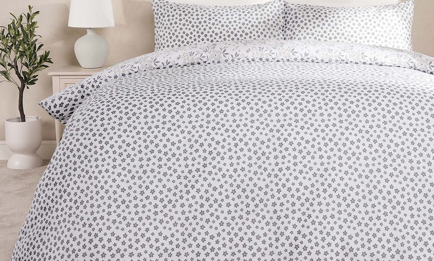 Image 3: Ditsy Print Reversible Duvet Set
