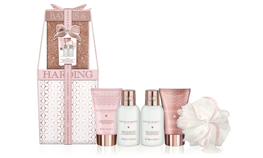 Image 2: Baylis and Harding Gift Set