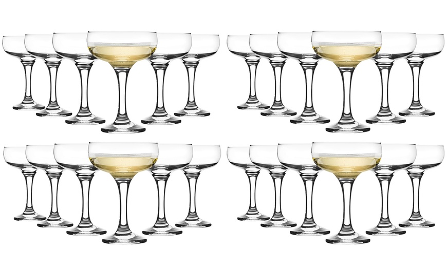 Image 7: Vintage-Style Champagne Glasses