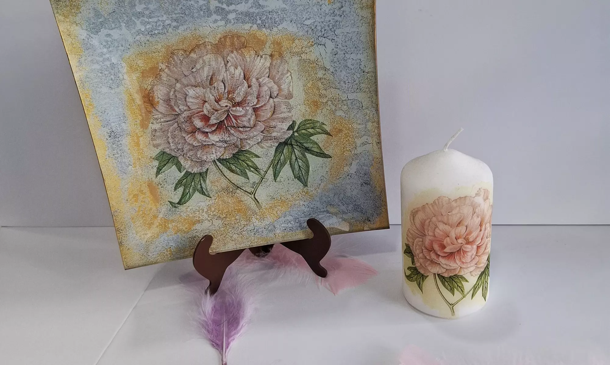 Taller de Decoupage con vino y aperitivo para 1 o 2 personas