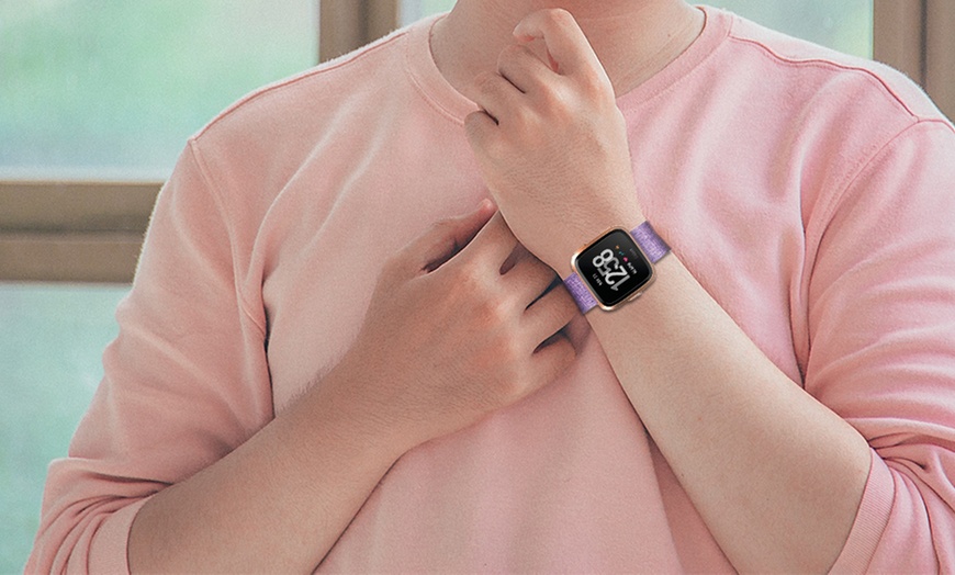 Image 12: Fitbit Versa Special Edition