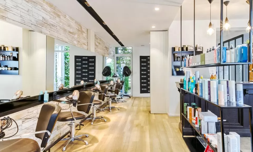 Jusqu'à 67% de remise sur Couleur / Reflets chez Salon Estaz