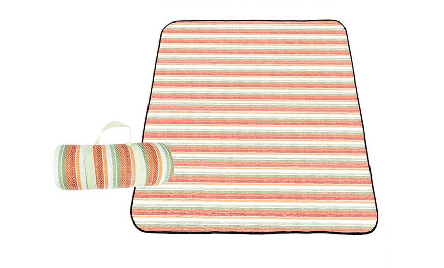 Image 4: Extra Large Waterproof Picnic Rug