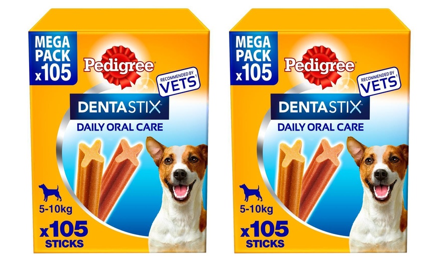 Image 4: Pedigree Dentastix Daily Dental Sticks for Small or Medium Dogs