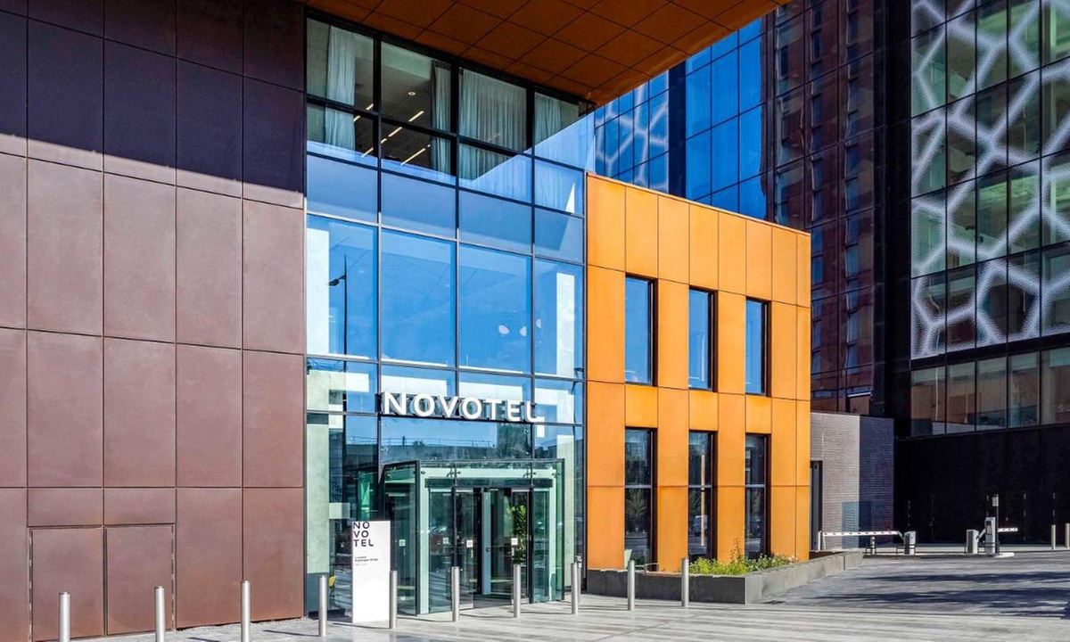 4* Liverpool: Standard King Room Stay with Breakfast and Late Checkout