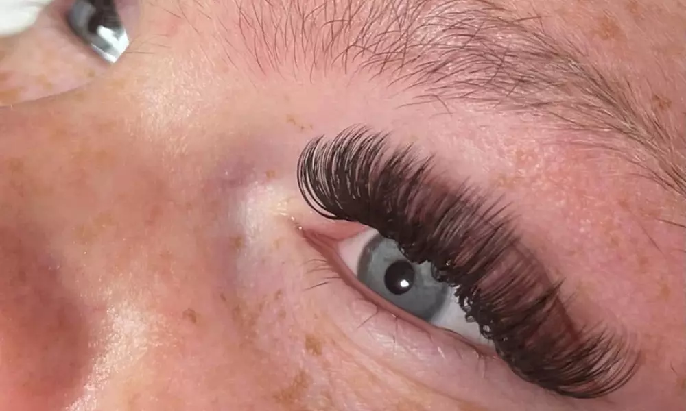 Classic, Hybrid, Volume, Mega, Doll-Eye or Cat-Eye Eyelash Extensions