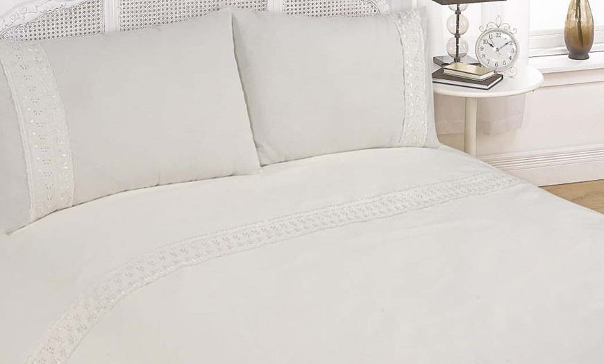 Image 1: Embroidered Duvet Set