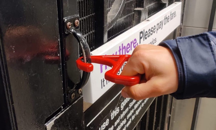 Image 2: Contactless Door Opening Tool