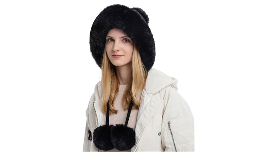 Image 3: Women's Fluffy Winter Pompom Beanie Hat