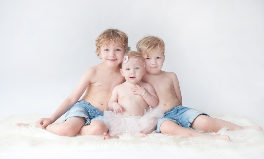 Image 1: Two-Hour Family Photoshoot