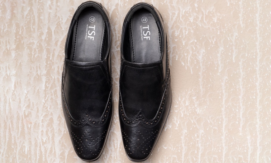 Image 3: Men's Slip-On Brogue Shoes