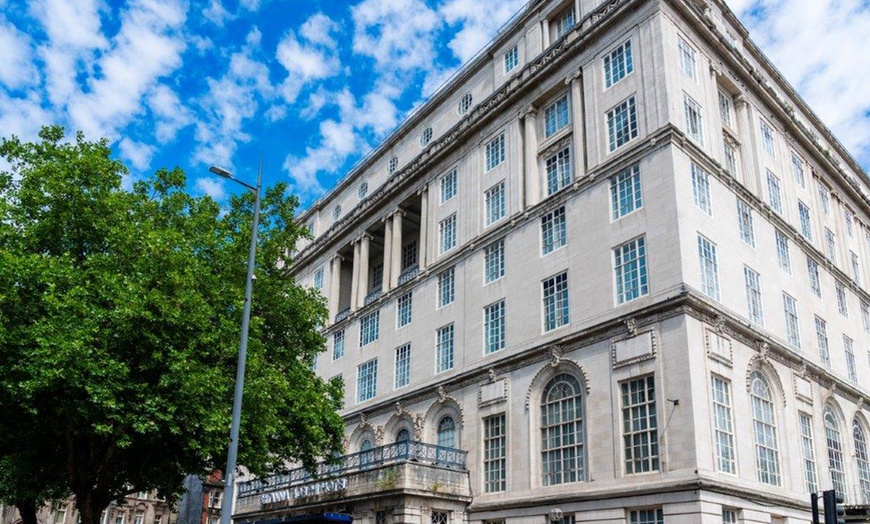 Image 2: Liverpool: Standard Double or Twin Room with Breakfast