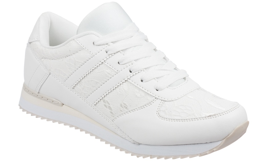 Image 8: Women's Memory-Foam Trainers