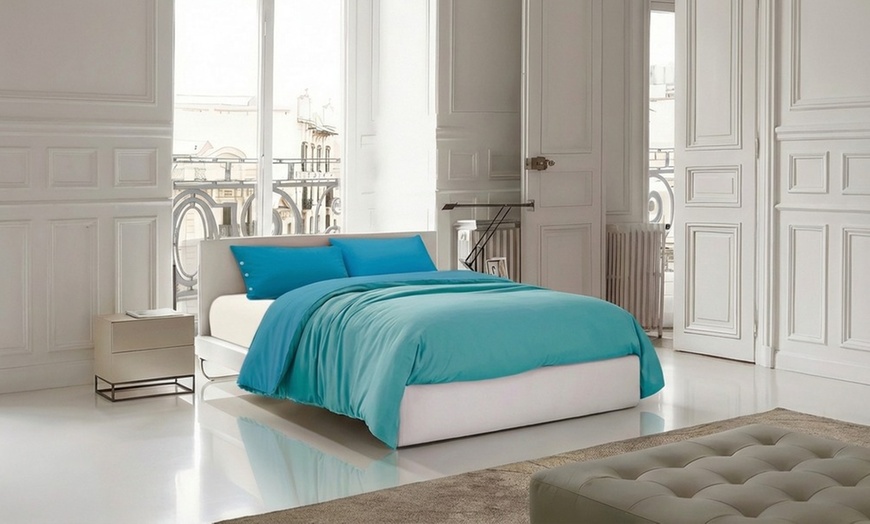 Image 3: Parure copripiumino bicolore in cotone con federe