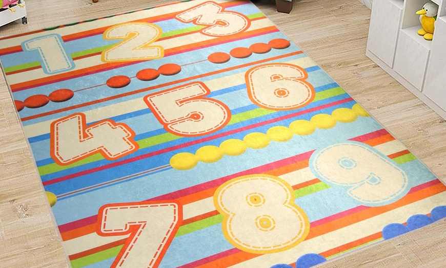 Image 7: Tapis décoratif à motif pour enfant 