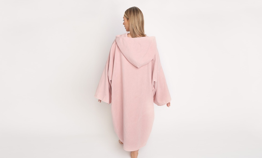 Image 5: Adult Oversized Poncho Towel