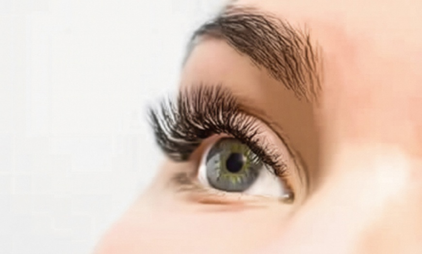 Image 1: Browlift ou rehaussement des cils avec sk coiffure & institut