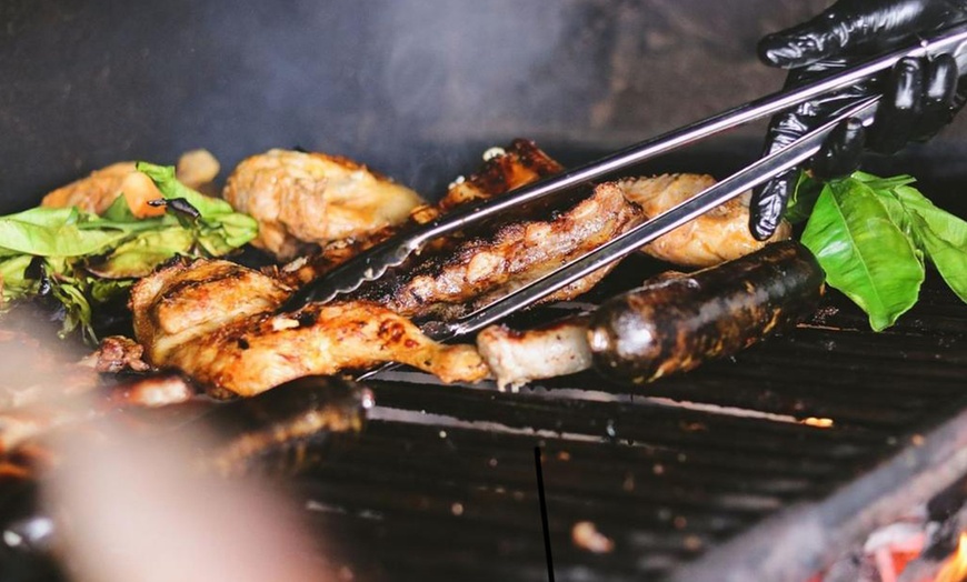 Image 13: Menú de parrillada mixta para 2 personas con opción a menú prémium