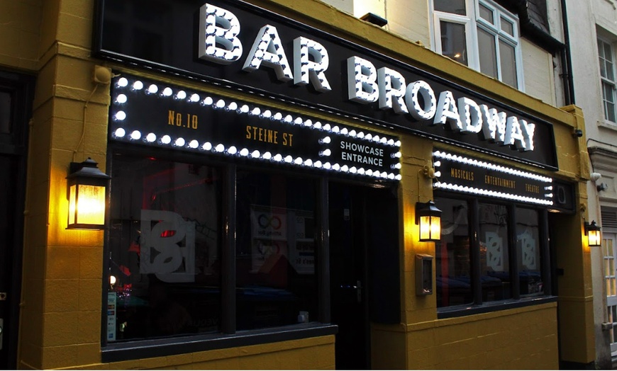 Image 3: Comedy Show Entrance with One Cocktail of Choice at Bar Broadway