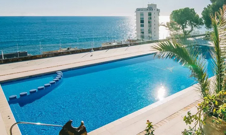 Lloret de Mar : chambre standard pour 2 ou 3 pers. en ½ pension ou pension complète à l'Hôtel Roger de Flor